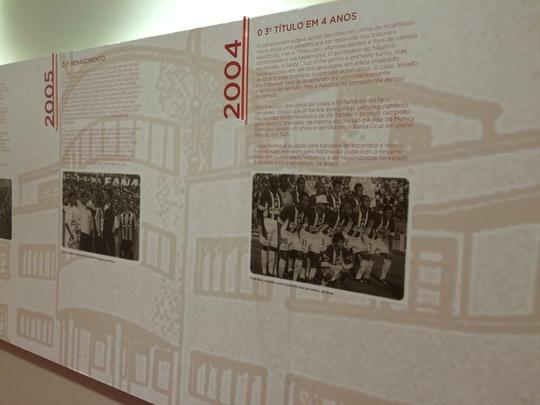 Novo memorial alvirrubro recorda conquistas histricas do clube e novos uniformes utilizados pelos 115 anos timbu; novos uniformes trouxeram as tradicionais cores alvirrubras