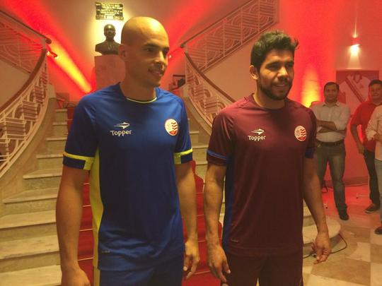 Novo memorial alvirrubro recorda conquistas histricas do clube e novos uniformes utilizados pelos 115 anos timbu; novos uniformes trouxeram as tradicionais cores alvirrubras