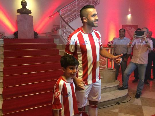 Novo memorial alvirrubro recorda conquistas histricas do clube e novos uniformes utilizados pelos 115 anos timbu; novos uniformes trouxeram as tradicionais cores alvirrubras