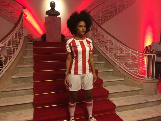 Novo memorial alvirrubro recorda conquistas histricas do clube e novos uniformes utilizados pelos 115 anos timbu; novos uniformes trouxeram as tradicionais cores alvirrubras