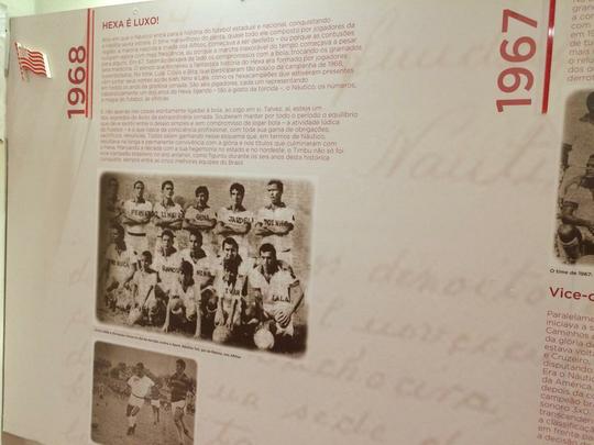 Novo memorial alvirrubro recorda conquistas histricas do clube e novos uniformes utilizados pelos 115 anos timbu; novos uniformes trouxeram as tradicionais cores alvirrubras