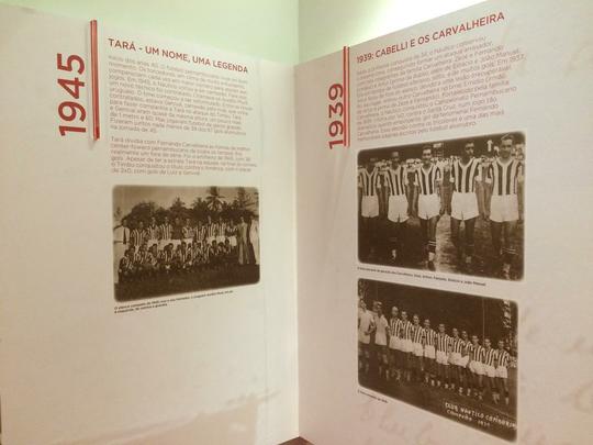 Espao na sede do clube traz um memorial relembrando os 115 anos de histria do Nutico, com antigas camisas e relquias alvirrubras; enquanto novos uniformes mantiveram a tradio das camisas timbus