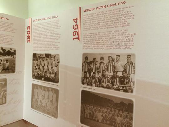 Espao na sede do clube traz um memorial relembrando os 115 anos de histria do Nutico, com antigas camisas e relquias alvirrubras; enquanto novos uniformes mantiveram a tradio das camisas timbus