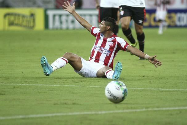 O êxito da noite desta sexta-feira manteve os 100% de aproveitamento do time alvirrubro jogando na Arena Pernambuco. Foi ainda o terceiro jogo seguido do time comandado pelo técnico Alexandre Gallo sem sofrer gols. O Timbu agora soma dez pontos, com duas vitórias e um empate nas últimas três rodadas