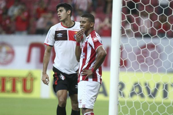 O êxito da noite desta sexta-feira manteve os 100% de aproveitamento do time alvirrubro jogando na Arena Pernambuco. Foi ainda o terceiro jogo seguido do time comandado pelo técnico Alexandre Gallo sem sofrer gols. O Timbu agora soma dez pontos, com duas vitórias e um empate nas últimas três rodadas