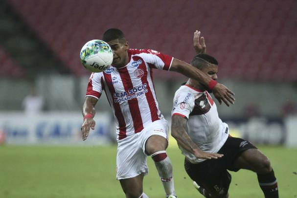 O êxito da noite desta sexta-feira manteve os 100% de aproveitamento do time alvirrubro jogando na Arena Pernambuco. Foi ainda o terceiro jogo seguido do time comandado pelo técnico Alexandre Gallo sem sofrer gols. O Timbu agora soma dez pontos, com duas vitórias e um empate nas últimas três rodadas