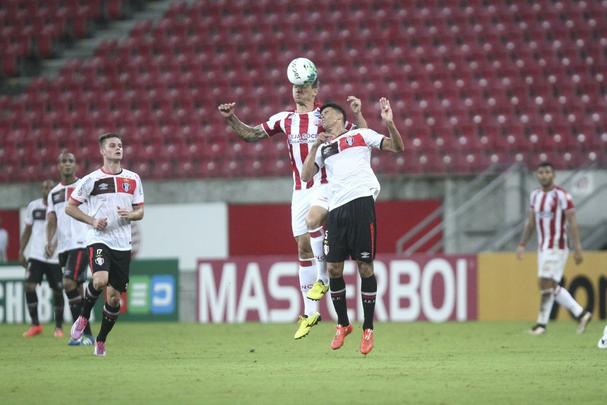 O êxito da noite desta sexta-feira manteve os 100% de aproveitamento do time alvirrubro jogando na Arena Pernambuco. Foi ainda o terceiro jogo seguido do time comandado pelo técnico Alexandre Gallo sem sofrer gols. O Timbu agora soma dez pontos, com duas vitórias e um empate nas últimas três rodadas