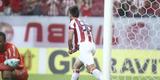 O �xito da noite desta sexta-feira manteve os 100% de aproveitamento do time alvirrubro jogando na Arena Pernambuco. Foi ainda o terceiro jogo seguido do time comandado pelo t�cnico Alexandre Gallo sem sofrer gols. O Timbu agora soma dez pontos, com duas vit�rias e um empate nas �ltimas tr�s rodadas