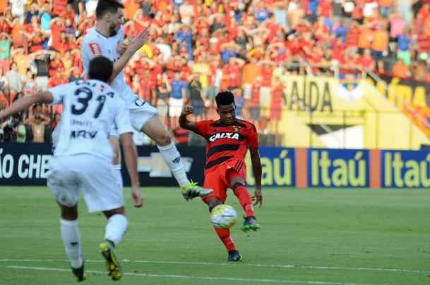 Sport e Atlético-MG fizeram uma partida bastante movimentada e com muitos gols neste domingo, na Ilha do Retiro