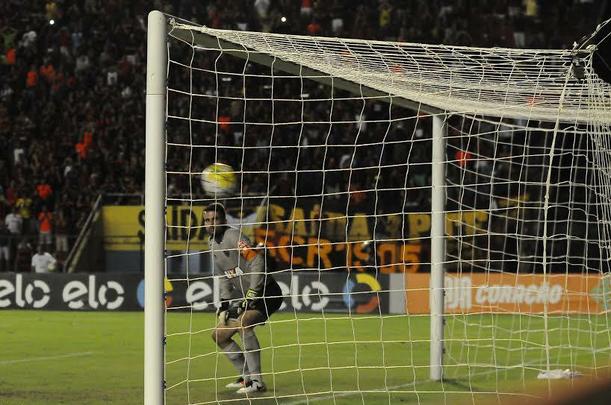 Sport e Atlético-MG fizeram uma partida bastante movimentada e com muitos gols neste domingo, na Ilha do Retiro
