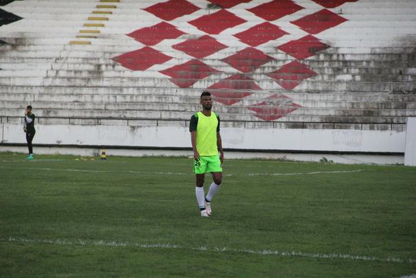 Antes de jogo no Arruda, clube apresentou lateral Mrio Srgio, Milton Mendes comentou bastidores e trabalhou at de noite com atletas
