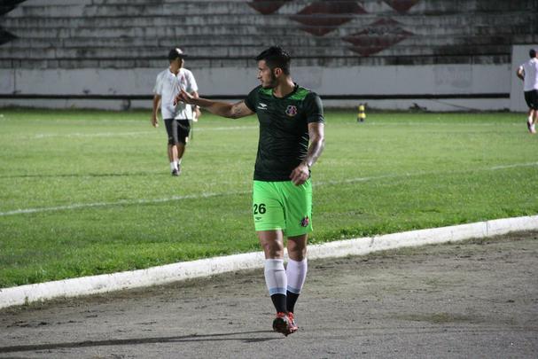 Antes de jogo no Arruda, clube apresentou lateral Mrio Srgio, Milton Mendes comentou bastidores e trabalhou at de noite com atletas