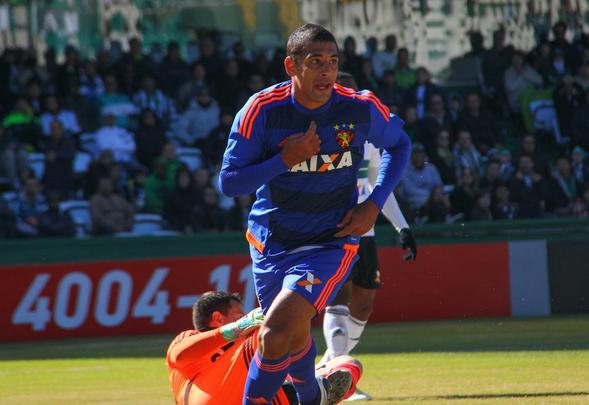 Leão teve seus dois gols marcados por Diego Souza, mas permitiu que donos da casa virassem partida em jogo que o setor defensivo ficou devendo