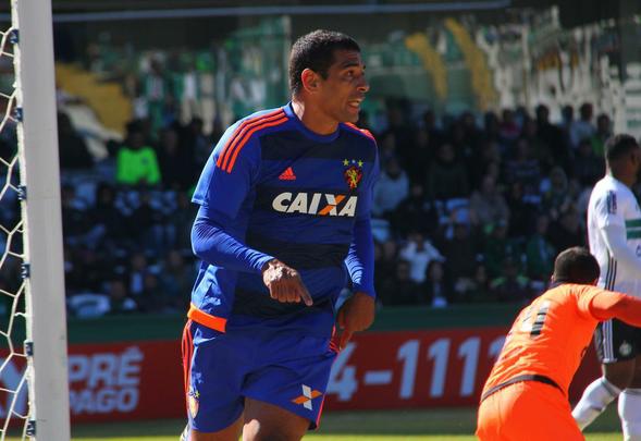 Leão teve seus dois gols marcados por Diego Souza, mas permitiu que donos da casa virassem partida em jogo que o setor defensivo ficou devendo