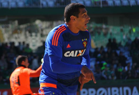 Leão teve seus dois gols marcados por Diego Souza, mas permitiu que donos da casa virassem partida em jogo que o setor defensivo ficou devendo