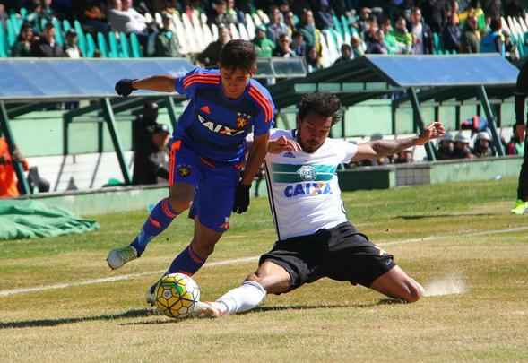 Leão teve seus dois gols marcados por Diego Souza, mas permitiu que donos da casa virassem partida em jogo que o setor defensivo ficou devendo