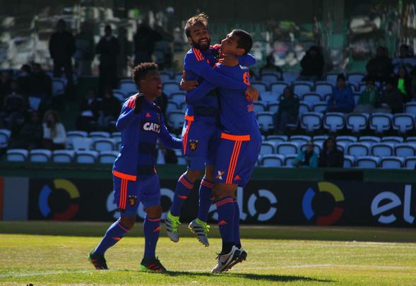 Leão teve seus dois gols marcados por Diego Souza, mas permitiu que donos da casa virassem partida em jogo que o setor defensivo ficou devendo