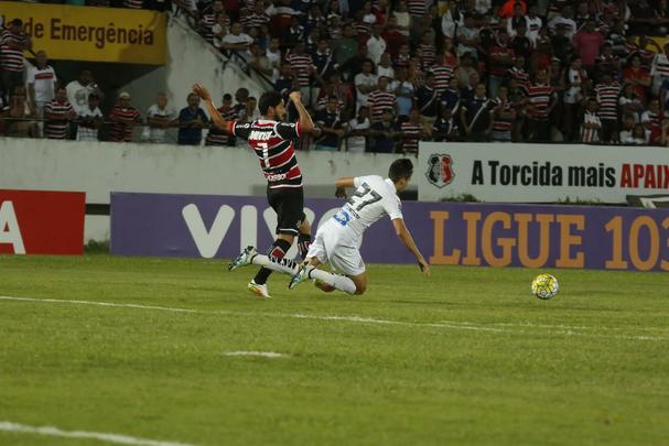 Sem Grafite e Keno, machucados, Tricolor apresentou sérias dificuldades ofensivas e acabou sendo derrotado pelo Peixe no Arruda