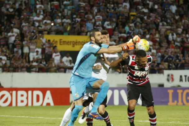 Sem Grafite e Keno, machucados, Tricolor apresentou sérias dificuldades ofensivas e acabou sendo derrotado pelo Peixe no Arruda