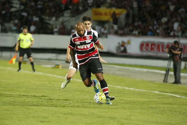 Sem Grafite e Keno, machucados, Tricolor apresentou sérias dificuldades ofensivas e acabou sendo derrotado pelo Peixe no Arruda