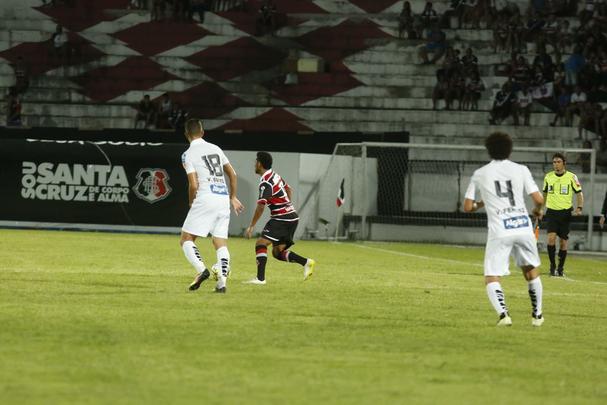 Sem Grafite e Keno, machucados, Tricolor apresentou sérias dificuldades ofensivas e acabou sendo derrotado pelo Peixe no Arruda