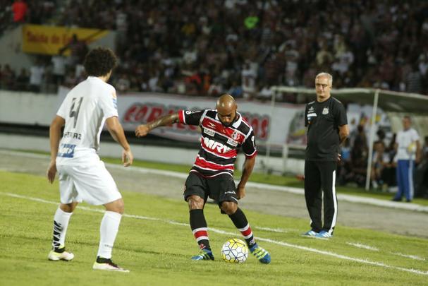 Sem Grafite e Keno, machucados, Tricolor apresentou sérias dificuldades ofensivas e acabou sendo derrotado pelo Peixe no Arruda