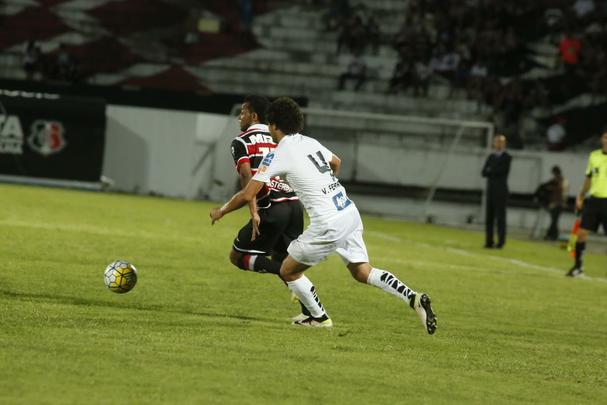 Sem Grafite e Keno, machucados, Tricolor apresentou sérias dificuldades ofensivas e acabou sendo derrotado pelo Peixe no Arruda