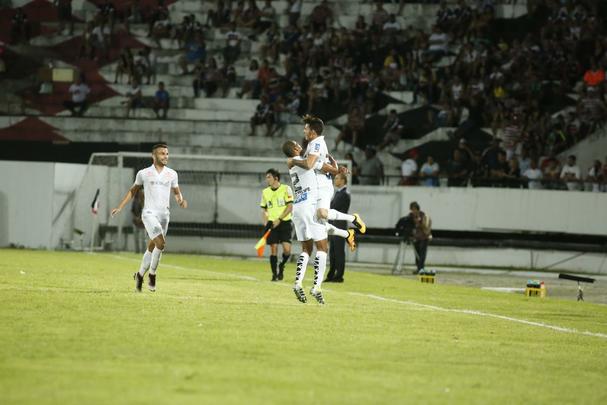 Sem Grafite e Keno, machucados, Tricolor apresentou sérias dificuldades ofensivas e acabou sendo derrotado pelo Peixe no Arruda