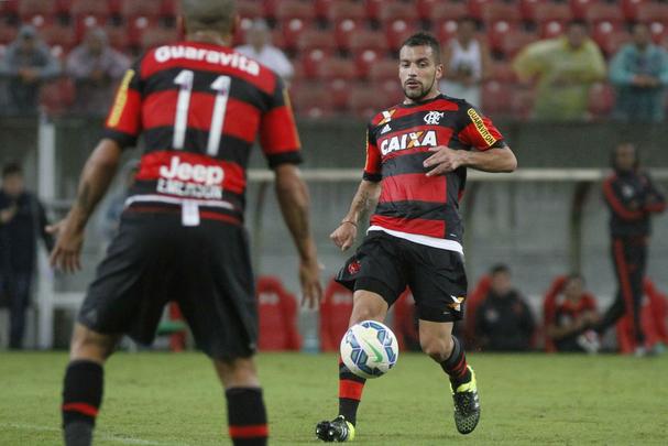 O volante Canteros foi uma indicação do técnico Oswaldo de Oliveira. Esteve próximo de um acerto com o Leão. O procurador do atleta confirmou o interesse do Sport, mas adiantou que o Flamengo só iria liberar o atleta em caso de compra definitiva dos direitos econômicos (estimado em 3 milhões de dólares). O clube carioca ainda considerava negociar mediante a inclusão do volante Rithely como moeda de troca. O Sport não aceitou. Canteros tem contrato com o Flamengo até julho de 2017.