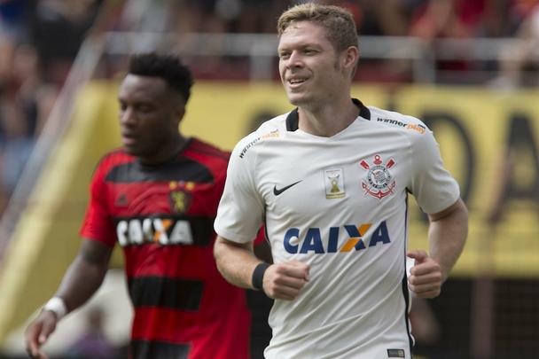 Após repatriar Diego Souza, o Sport tentou fazer o mesmo com o meio-campista Marlone. Pouco utilizado à época pelo técnico Tite, o executivo de futebol rubro-negro, André Zanotta, abriu negociações junto à diretoria corintiana. Seduzido pela promessa de ser mais utilizado pelo ex-treinador Tite, o atleta optou por ficar em São Paulo. Lá, ele tem contrato até o fim de 2018. Mais uma tentativa frustrada do Sport.