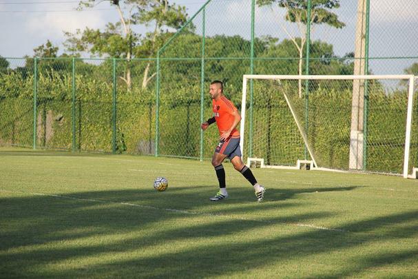 O aproveitamento de Ronaldo Alves contra o São Paulo depende apenas da sua regularização junto à CBF; Rogério deve esperar um pouco mais