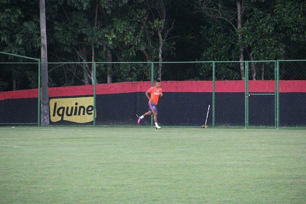 O aproveitamento de Ronaldo Alves contra o São Paulo depende apenas da sua regularização junto à CBF; Rogério deve esperar um pouco mais