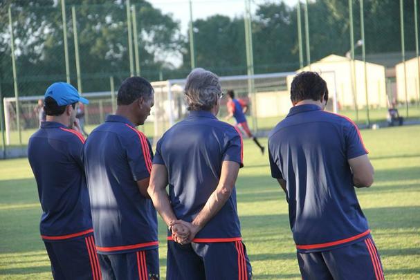 Jogadores reservas do Sport fizeram um treino coletivo com o sub-17 do clube e ainda contaram com Ronaldo Alves