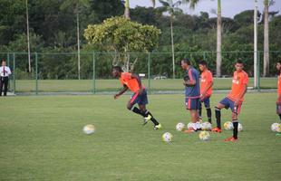 Jogadores reservas do Sport fizeram um treino coletivo com o sub-17 do clube e ainda contaram com Ronaldo Alves
