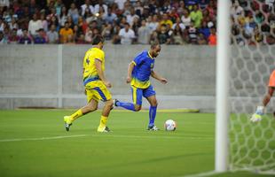 EGO - Wesley Safadão se arrisca no futebol em evento beneficente