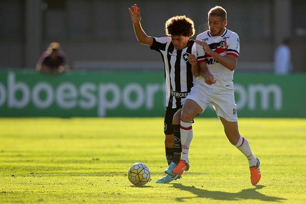 Santa Cruz voltou a apresentar problemas defensivos e de falta de pontaria e acabou derrotado por um adversário direto na luta contra o Z4