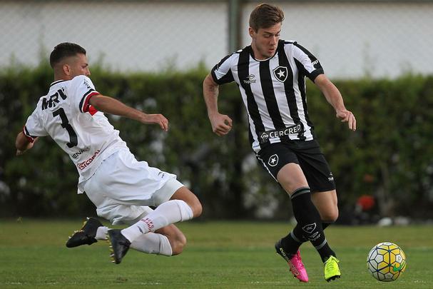 Santa Cruz voltou a apresentar problemas defensivos e de falta de pontaria e acabou derrotado por um adversário direto na luta contra o Z4