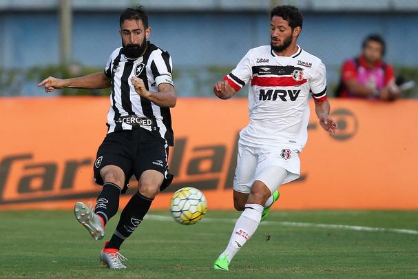 Santa Cruz voltou a apresentar problemas defensivos e de falta de pontaria e acabou derrotado por um adversário direto na luta contra o Z4