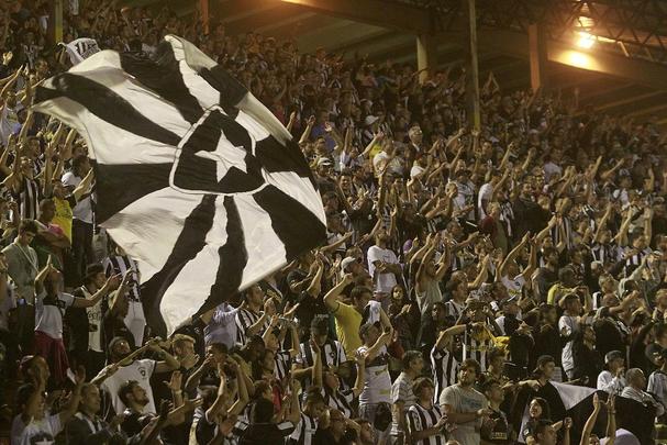 Santa Cruz voltou a apresentar problemas defensivos e de falta de pontaria e acabou derrotado por um adversário direto na luta contra o Z4