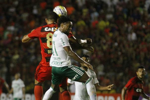 Leo fez uma partida aguerrida diante do Palmeiras, chegou a empatar o jogo no segundo tempo, mas no resistiu  velocidade do ataque alviverde