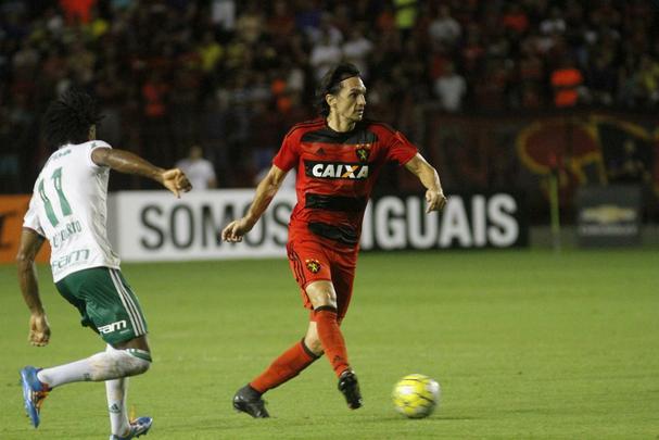 Leo fez uma partida aguerrida diante do Palmeiras, chegou a empatar o jogo no segundo tempo, mas no resistiu  velocidade do ataque alviverde