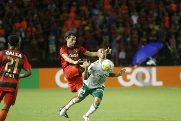 Leo fez uma partida aguerrida diante do Palmeiras, chegou a empatar o jogo no segundo tempo, mas no resistiu  velocidade do ataque alviverde