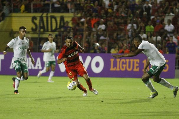 Leo fez uma partida aguerrida diante do Palmeiras, chegou a empatar o jogo no segundo tempo, mas no resistiu  velocidade do ataque alviverde