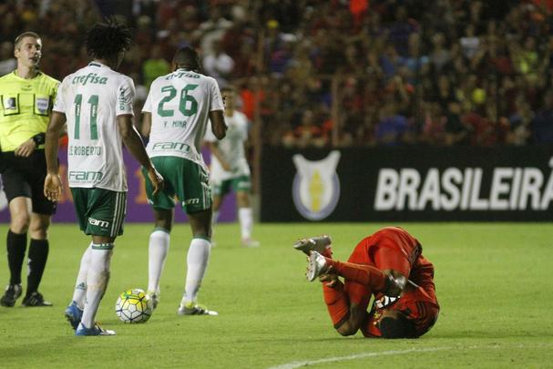Leo fez uma partida aguerrida diante do Palmeiras, chegou a empatar o jogo no segundo tempo, mas no resistiu  velocidade do ataque alviverde