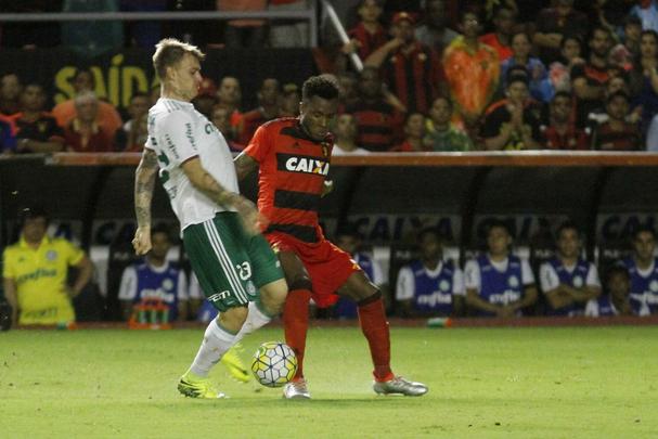 Leo fez uma partida aguerrida diante do Palmeiras, chegou a empatar o jogo no segundo tempo, mas no resistiu  velocidade do ataque alviverde
