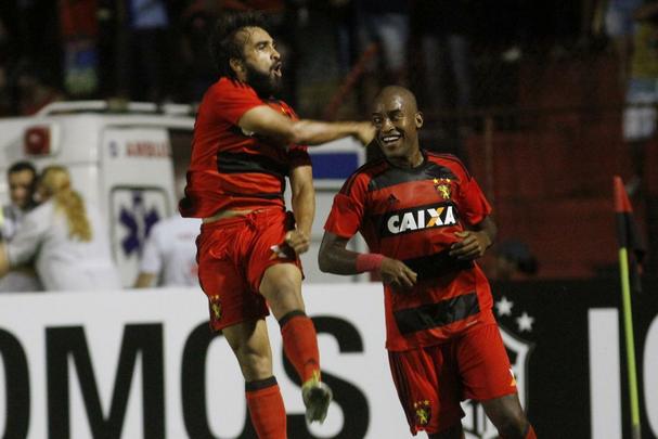 Leo fez uma partida aguerrida diante do Palmeiras, chegou a empatar o jogo no segundo tempo, mas no resistiu  velocidade do ataque alviverde