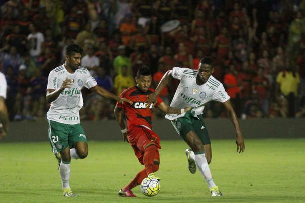 Leo fez uma partida aguerrida diante do Palmeiras, chegou a empatar o jogo no segundo tempo, mas no resistiu  velocidade do ataque alviverde