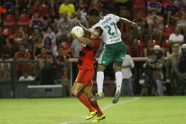Leo fez uma partida aguerrida diante do Palmeiras, chegou a empatar o jogo no segundo tempo, mas no resistiu  velocidade do ataque alviverde