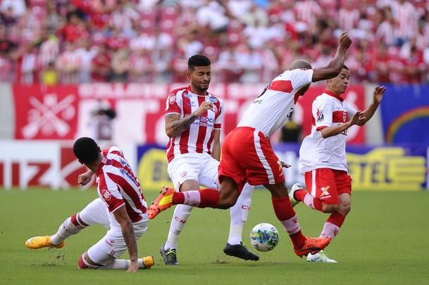 Alvirrubro entrou com uma escalao bastante diferente da utilizada nos ltimos jogos e acabou sucumbindo diante do CRB