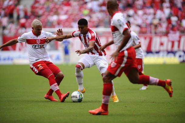 Alvirrubro entrou com uma escalao bastante diferente da utilizada nos ltimos jogos e acabou sucumbindo diante do CRB